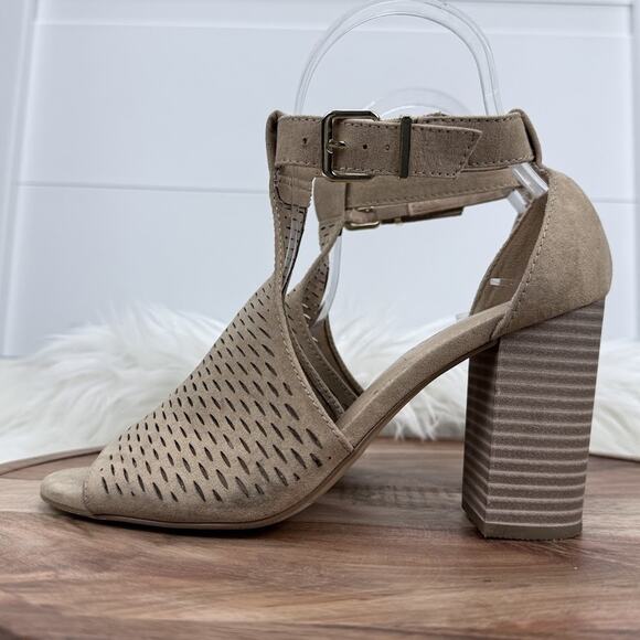 Express Shoes Womens Size 7 Block Heel Sandals Cutout Peep Toe Ankle Strap Dress - Picture 3 of 8